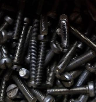100 Stück Zylinderschraube mit Schlitz 6 x 30 mm - schwarz